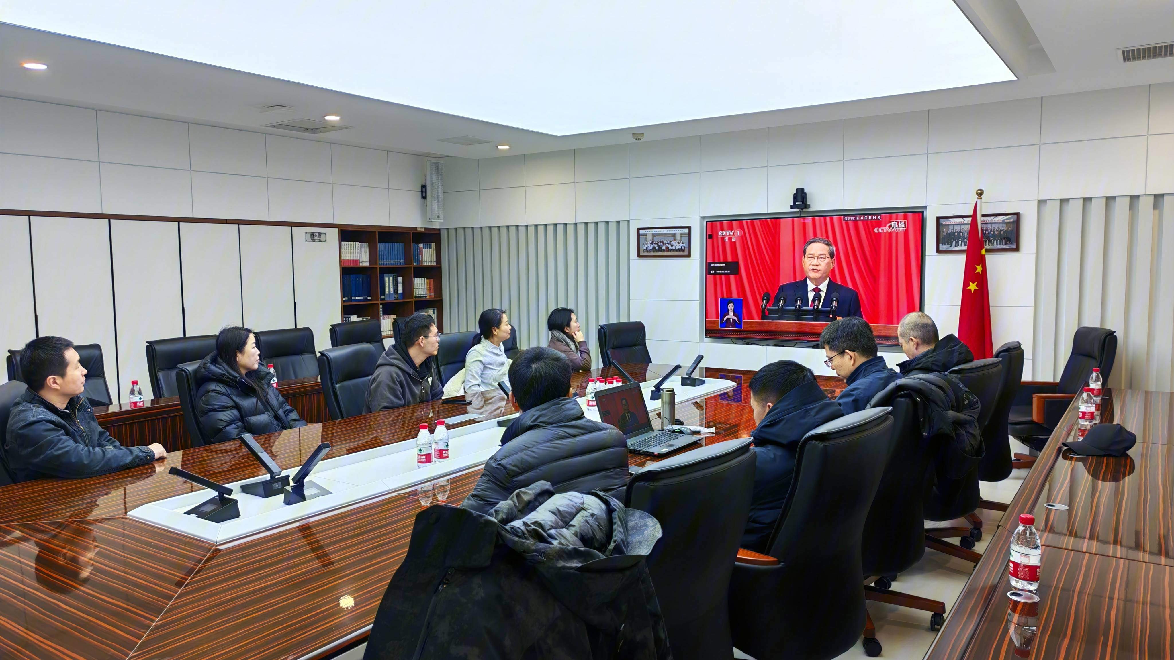 海淀堂教牧同工举行升旗仪式并收看十四届全国人大四次会议开幕盛况